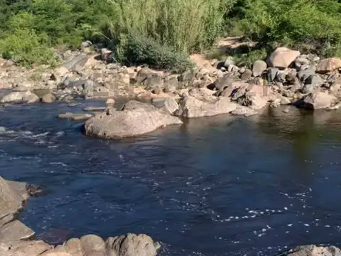 GRAN Terreno de 1656 m2 en LA SERRANITA
