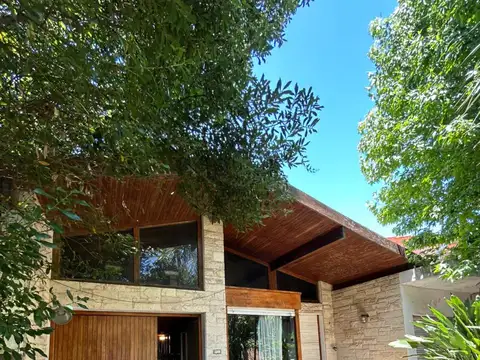 Chalet 4 ambientes c/2 cocheras, jardín c/pileta - J. B. Alberdi 2314, Olivos.