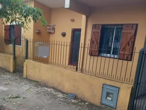 Casa en venta - 2 Dormitorios 1 Baño - Santa Teresita