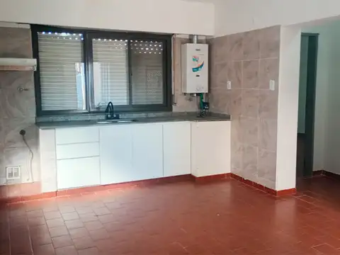 Casa en Alquiler con 2 cocheras