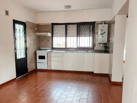 Casa en Alquiler con 2 cocheras