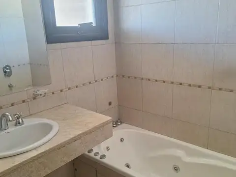 Alquiler Duplex 3 Dormitorios 2 Baños / 1 toilette, Jardin  Con Parrilla APTO MASCOTA - Cipolletti