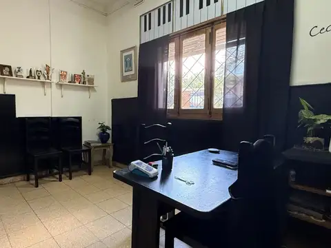 Casa 8 ambientes con 3 baños