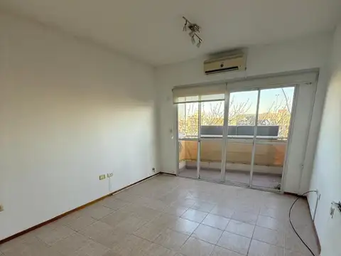 Departamento 1 ambiente con cochera