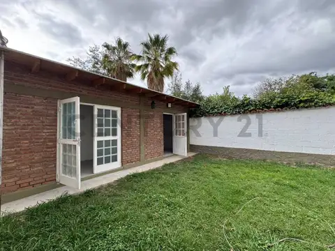 Casa en Alquiler con 2 cocheras