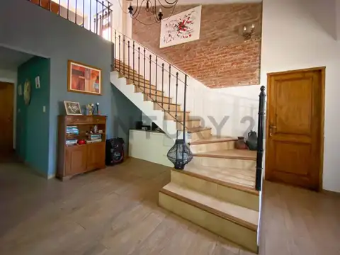 Venta de Casa 4 AMBIENTES en Castelar, Morón