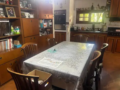 Casa 6 ambientes con 4 baños