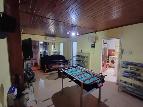 Casa 5 ambientes con 2 baños