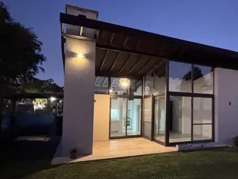 Casa 5 ambientes con 3 baños