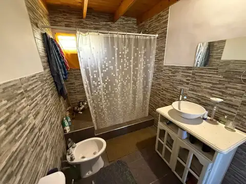 CASA EN VENTA CON PARQUE Y PILETA