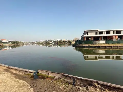 Inmejorable lote en Virazón con excelente espejo de agua!