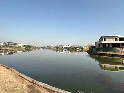 Inmejorable lote en Virazón con excelente espejo de agua!