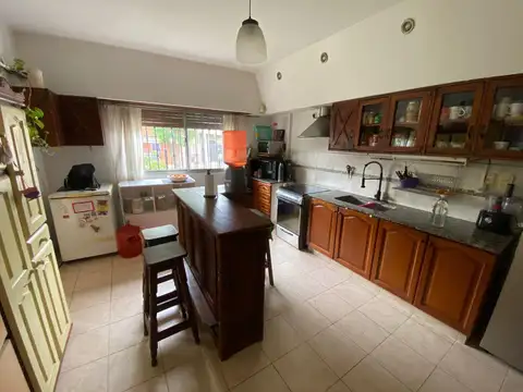 Casa en Alquiler con 5 cocheras