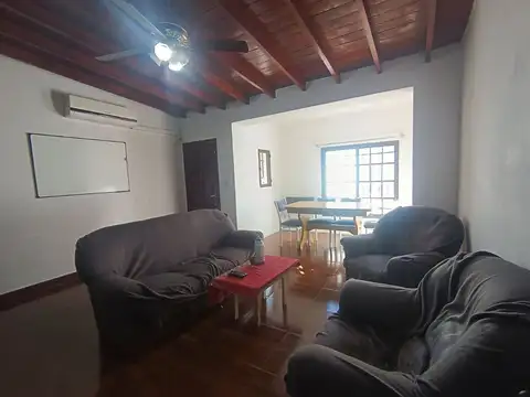 Casa 6 ambientes con 2 baños