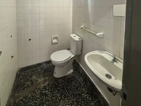 Local en Alquiler en Guillermo E Hudson, $ 700.000