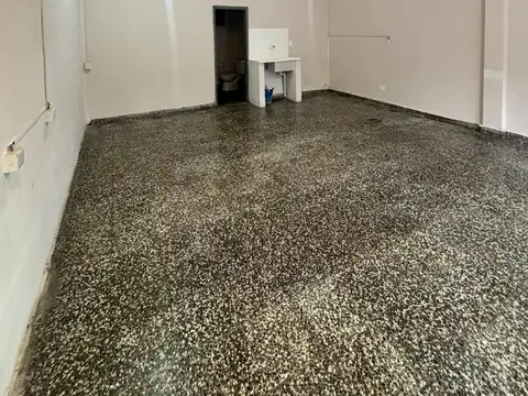LOCAL EN BARRIO MARÍTIMO