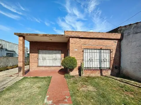 VENTA CASA 3 AMBIENTES LOTE PROPIO PATIO COCHERA 