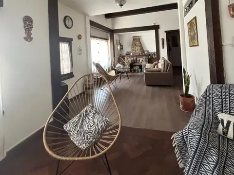Casa 5 ambientes con 2 baños