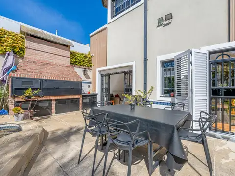 Casa 6 ambientes con 5 baños