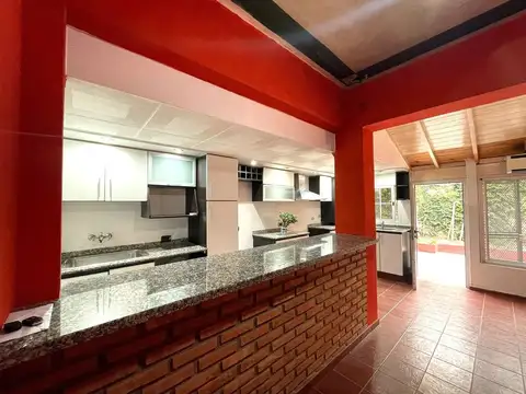 Venta Casa 3 amb con Patio cochera y parrilla