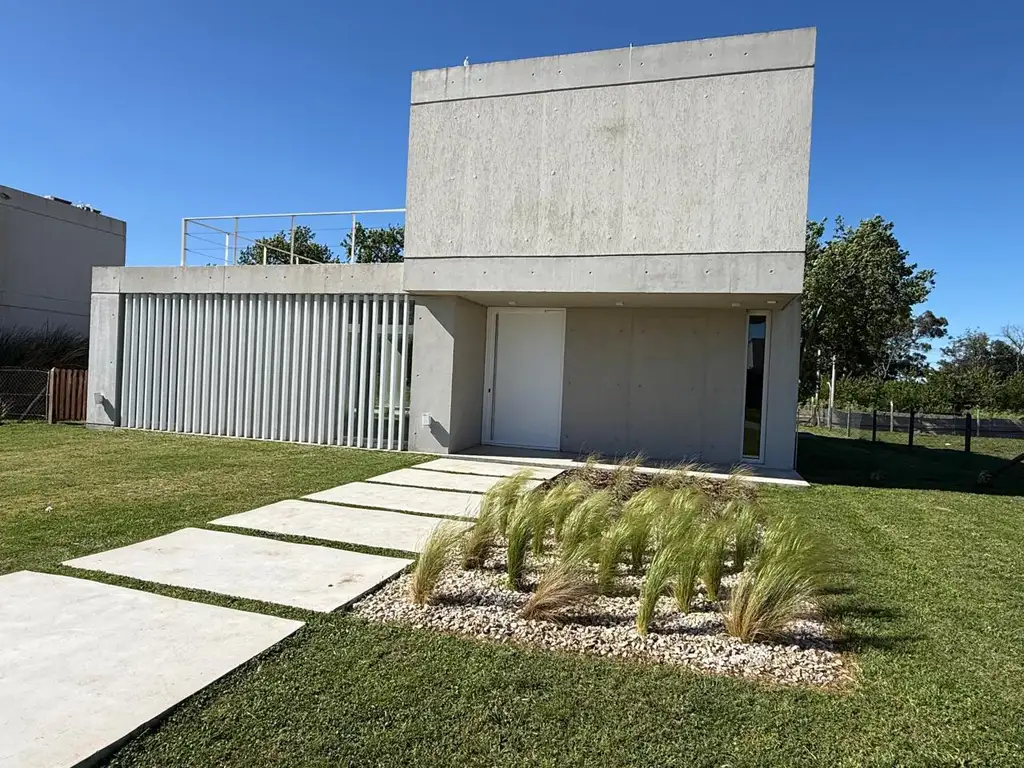 Casa en Venta - 3 dormitorios - USD 430.000