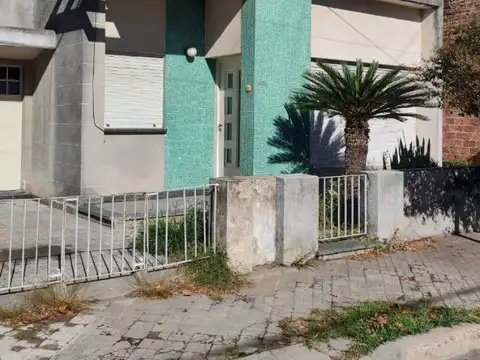 EXCELENTE CASA AMPLIA CON PATIO, TERRAZA Y COCHERA