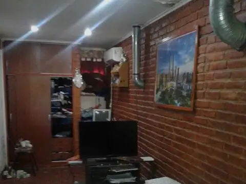 Casa de 4 ambientes c/cochera y jardín c/pileta - Brown al 1400, Quilmes Este