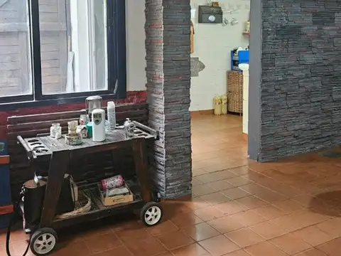 Depto Tipo Casa 5 ambientes con 2 baños