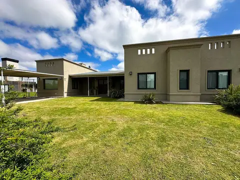 Casa de 6 ambientes,cálida y en un hermoso entorno, en Estancia Villa María.Canning-Ezeiza-Cañuelas.