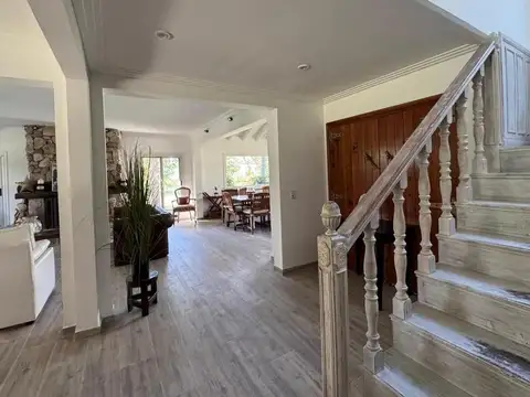 Casa 4 ambientes con 3 baños