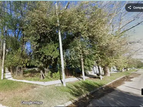 VENTA CASA PRESIDENTE DERQUI CENTRO A REFACCIONAR