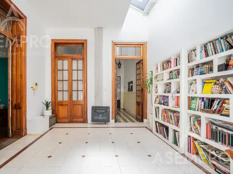 Venta casa lote propio en Colegiales con jardín, terraza y dependencia