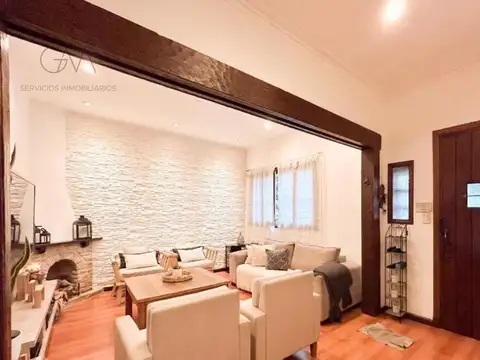 Casa 4 ambientes con 2 baños