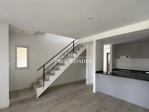 Casa 4 ambientes con 3 baños