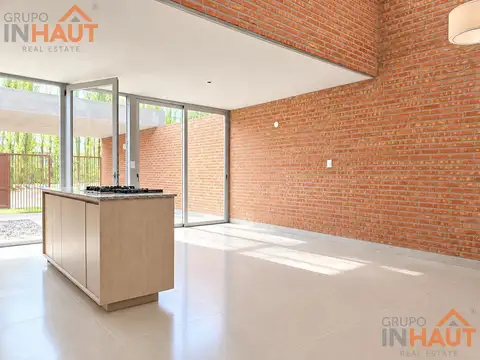 Depto Tipo Casa en Alquiler en Cipolletti, $ 2.400.000