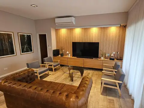 Casa 5 ambientes con 4 baños