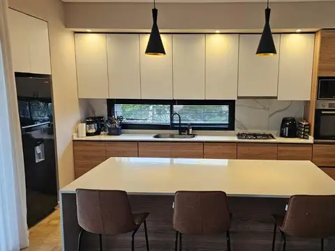CASA EN ALQUILER CARDALES