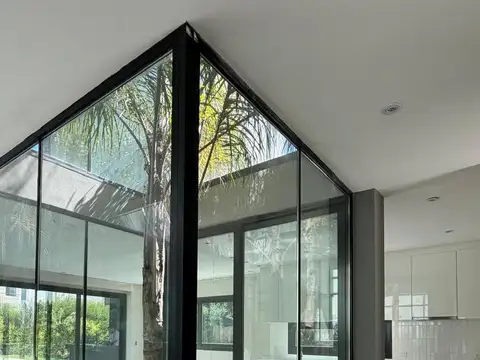 Casa 4 ambientes con 3 baños