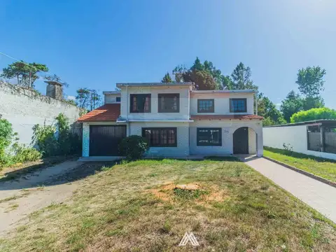 VENTA CASA EL PINAR ESPACIOSA TERRENO Y GARAJE