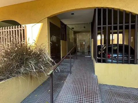 Av. Pte. Pêron al 1100