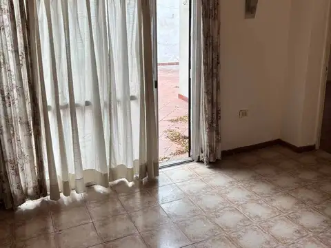 EXCELENTE CASA O 2 PH LISTOS P/HABITAR EN FLORES