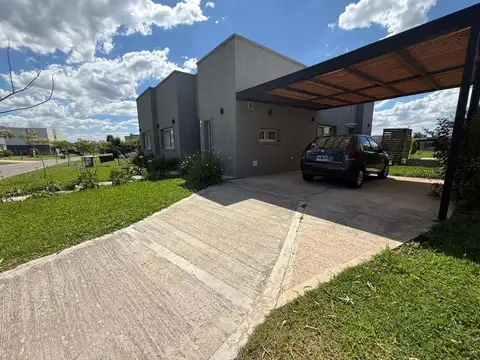 Casa en Alquiler en Pilar del Este - San Ramon, USD 1.200