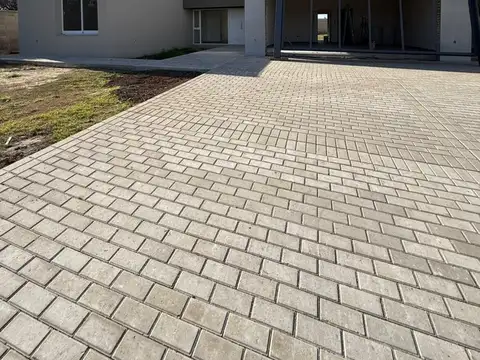 VENTA/PERMUTA: Casa de 2 dormitorios con Patio y Cochera en construcción. Cañada de Gómez, Argentina
