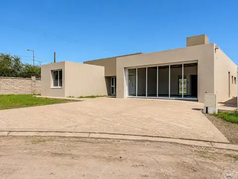 VENTA/PERMUTA: Casa de 2 dormitorios con Patio y Cochera en construcción. Cañada de Gómez, Argentina