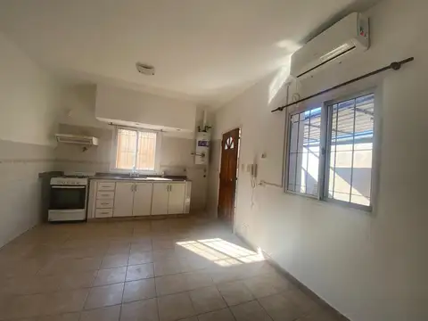 Depto Tipo Casa en Alquiler de 3 ambientes