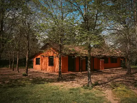 VENTA TERRENO CON CONSTRUCCION EN BARRIO LOS JILGUEROS 