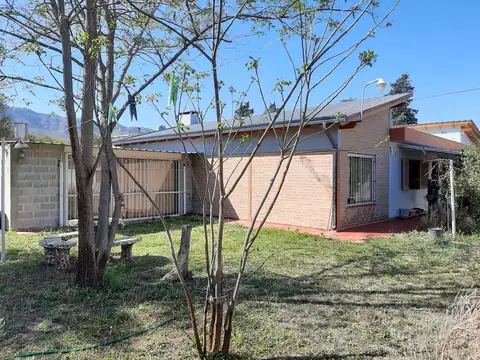 Casa mas Local a la venta en Bialet Masse. (C59)