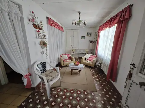 Casaquinta en venta en Virrey del Pino, sobre 2 lotes de terreno.