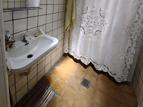 Casaquinta en venta en Virrey del Pino, sobre 2 lotes de terreno.