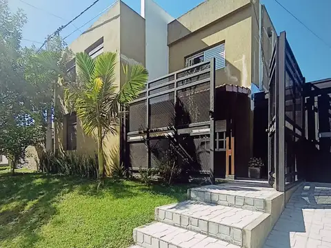 En venta gran casa lista a habitar completisima 3 dormitorios zona Escuela de Policias